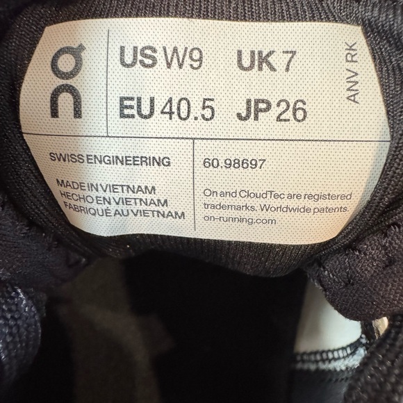 ON Running Women’s Cloud X 3 White and Black Sneakers - Picture 8 of 16